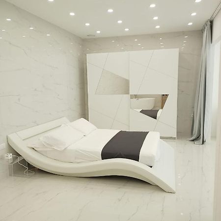 אורוסיי Elegant Basement Suite מראה חיצוני תמונה