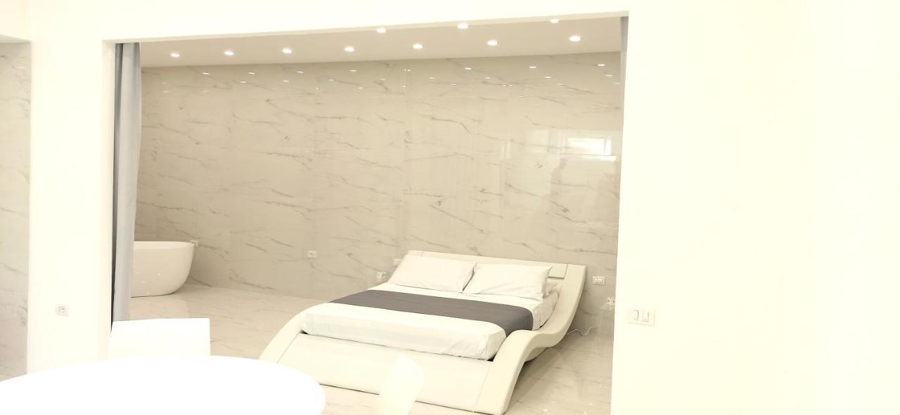 אורוסיי Elegant Basement Suite מראה חיצוני תמונה