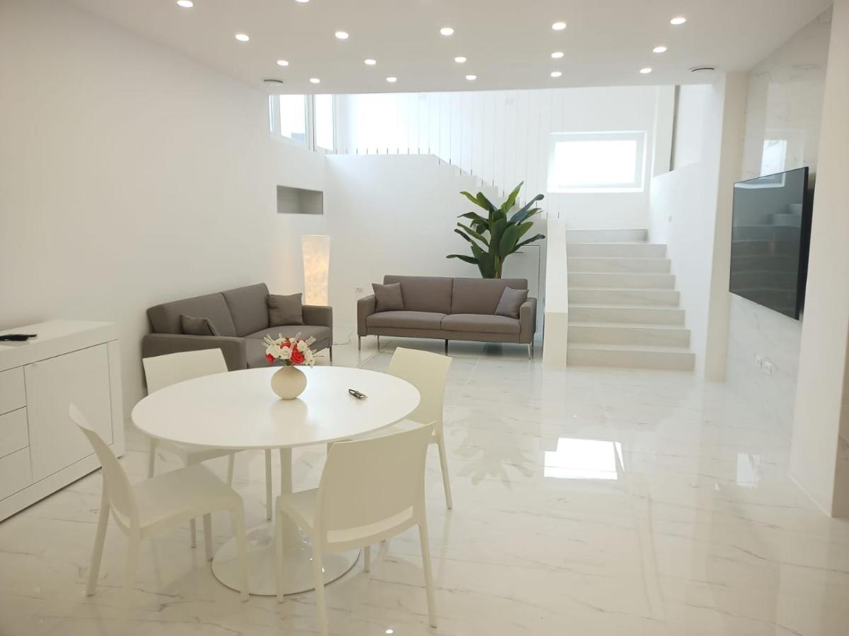 אורוסיי Elegant Basement Suite מראה חיצוני תמונה