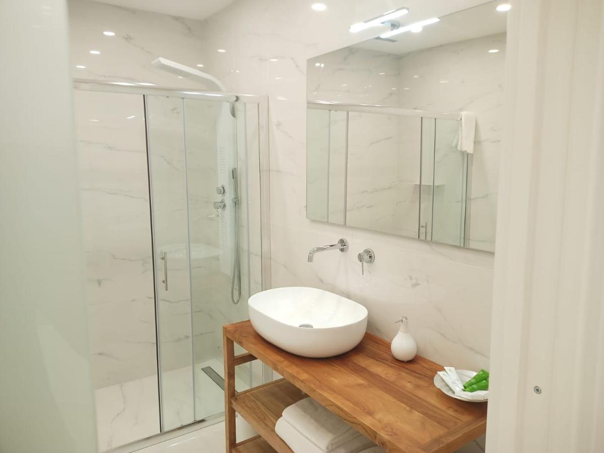 אורוסיי Elegant Basement Suite מראה חיצוני תמונה