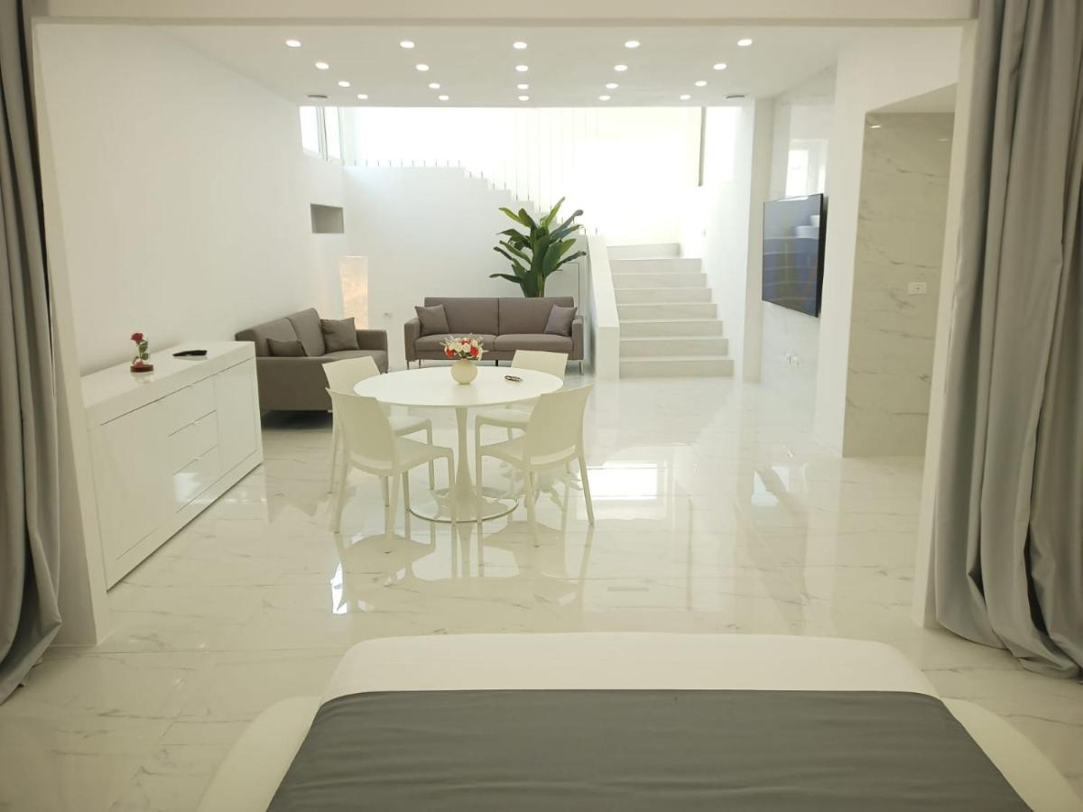 אורוסיי Elegant Basement Suite מראה חיצוני תמונה