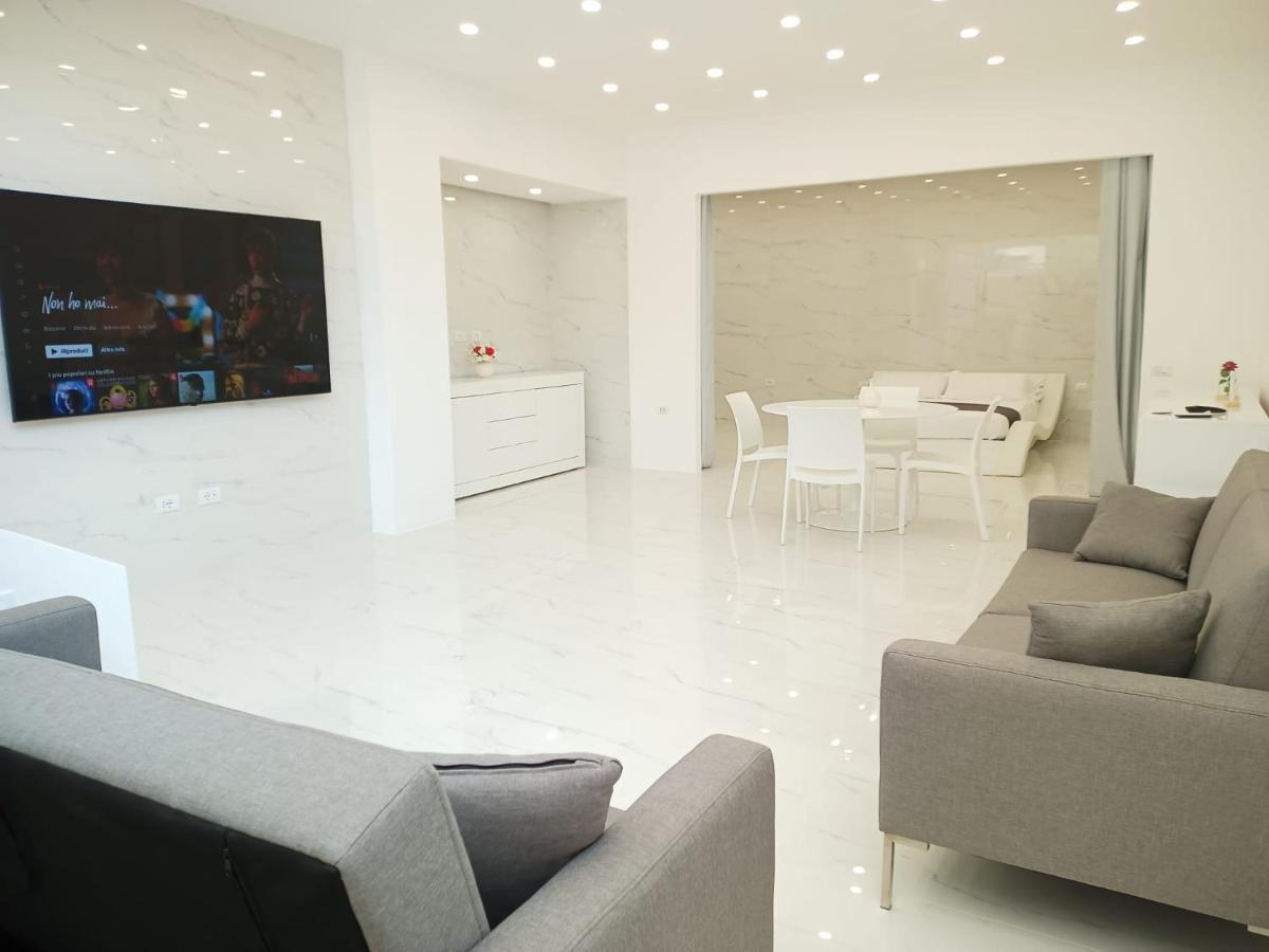 אורוסיי Elegant Basement Suite מראה חיצוני תמונה