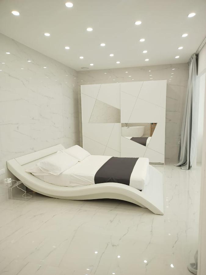 אורוסיי Elegant Basement Suite מראה חיצוני תמונה
