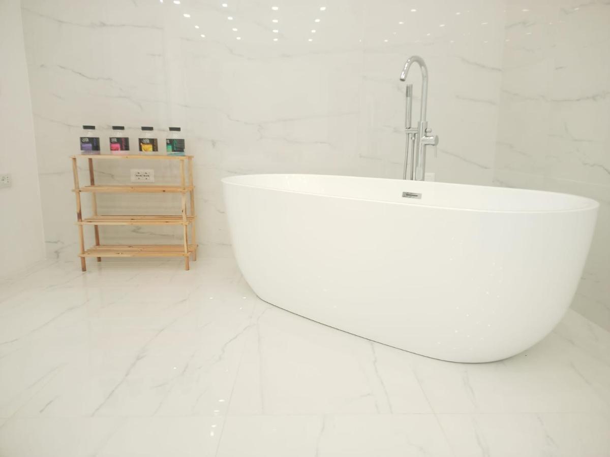 אורוסיי Elegant Basement Suite מראה חיצוני תמונה