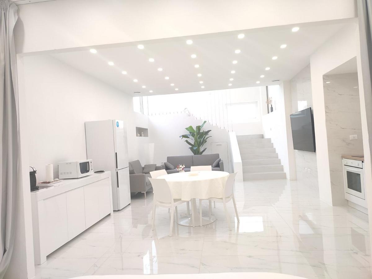 אורוסיי Elegant Basement Suite מראה חיצוני תמונה